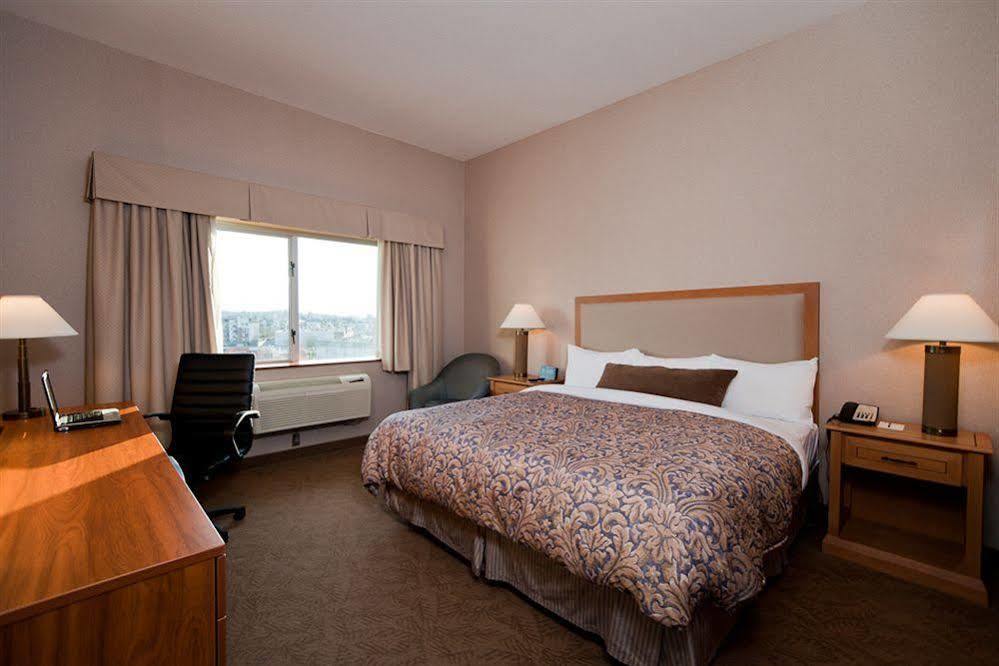 Coast Hotel & Convention Centre Лангли Екстериор снимка