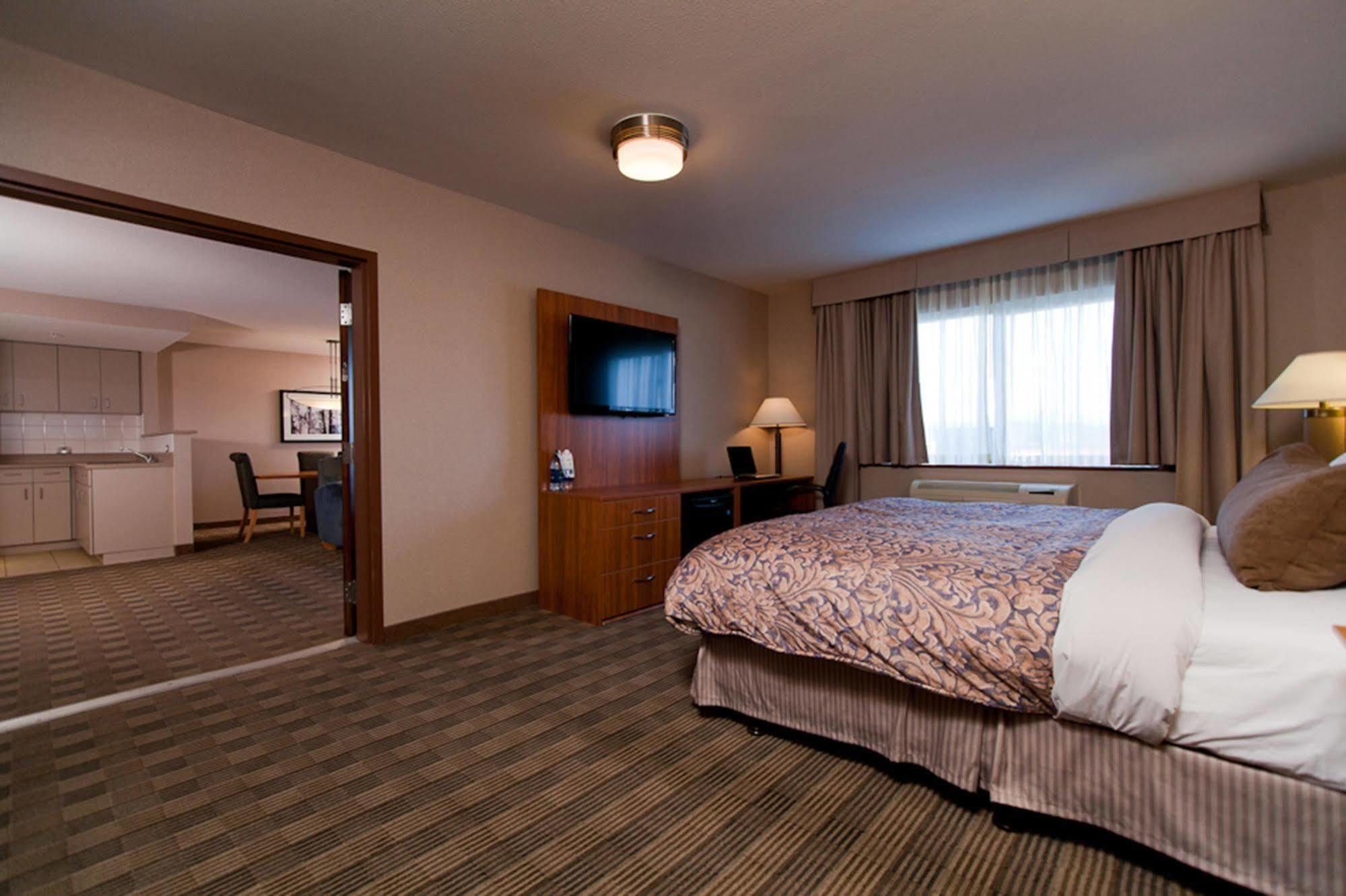 Coast Hotel & Convention Centre Лангли Екстериор снимка